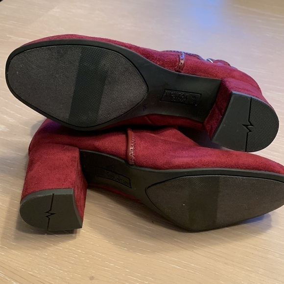 White Mountain Faux Suede Booties beautiful wine color & excellent condition - Picture 7 of 8